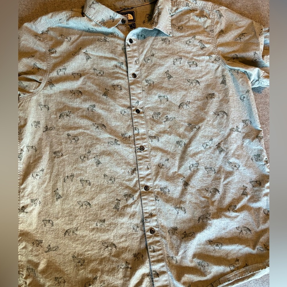 The North Face Grey Wolf Pattern Button Down 100% Cotton‎ Mens XL